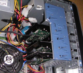 HP ProLiant ML115�̃f�B�X�N�x�C