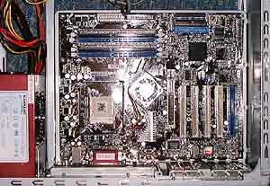 �}�U�[�{�[�h���P�[�X�Ɏ��t�����ʐ^