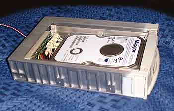 HDD���P�[�X�Ɏ��t�����ʐ^