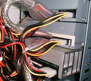 HDD�ADVD�ACD-ROM�̔z��